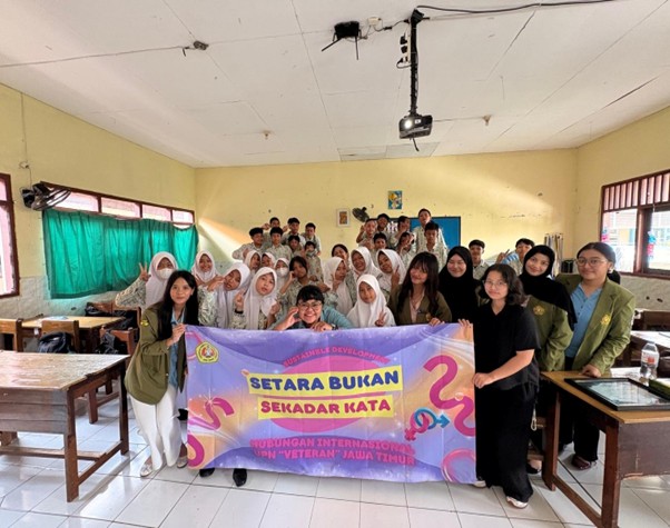 Setara Bukan Sekadar Kata: Sosialisasi Kesetaraan Gender untuk Remaja SMP Negeri 32 Surabaya